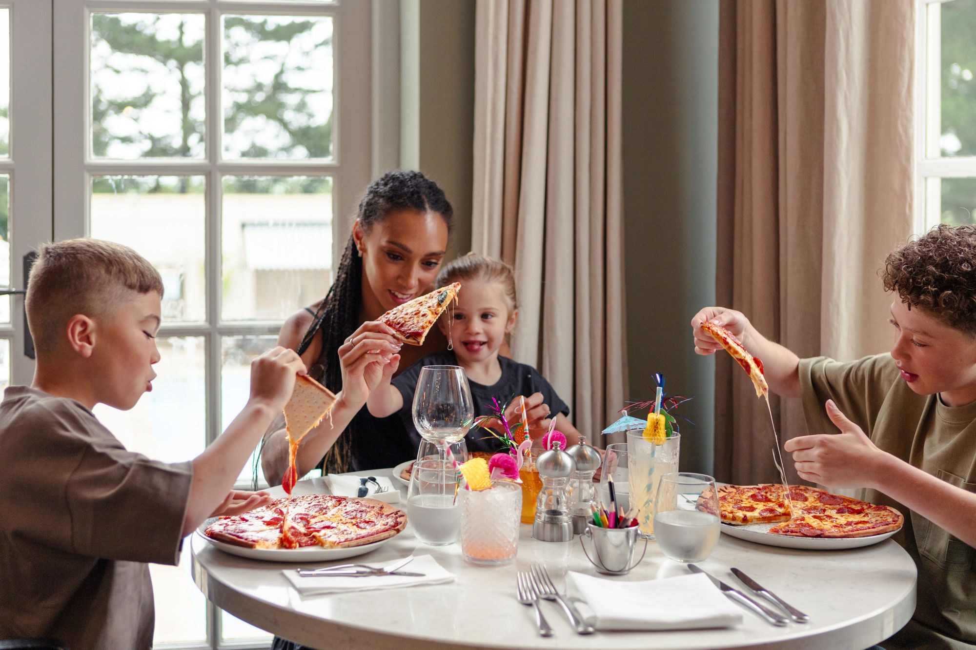 <p>Fowey Hall offers dedicated eating times for children - making dinner time less stressful</p>