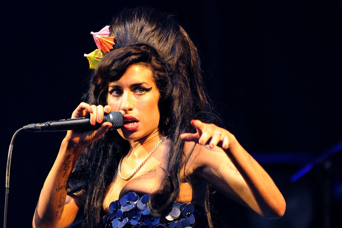 Friends of Amy Winehouse ‘concealed’ that they auctioned dozens of her items after she died, court told