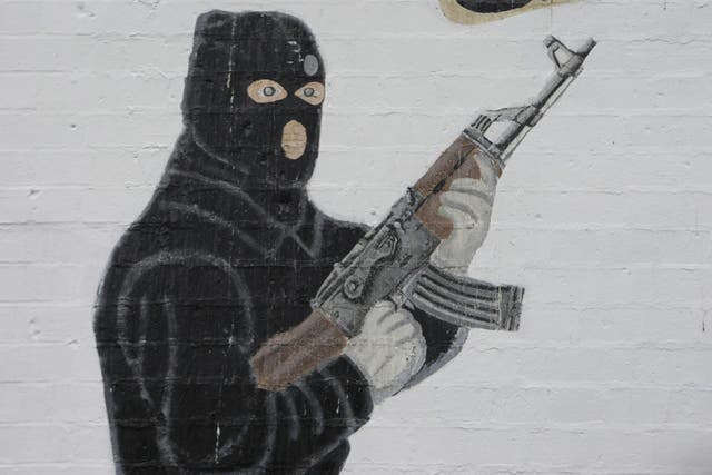 Paramilitary mural in east Belfast (PA)