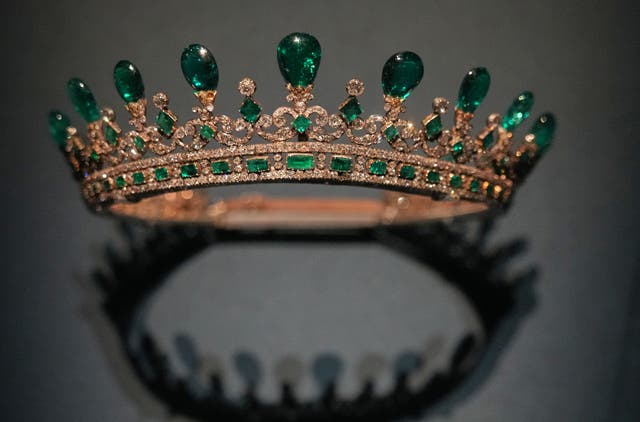 <p>The Queen Victoria's emerald tiara, designed by Prince Albert and crafted by Joseph Kitching, London, 1845, emeralds and diamonds set in gold and silver.displayed at the exhibition "Dynastic Jewels" organized by The Al Thani Collection Foundation at the HÃ´tel de la Marine museum in Paris, France, Monday, Dec. 8, 2025</p>