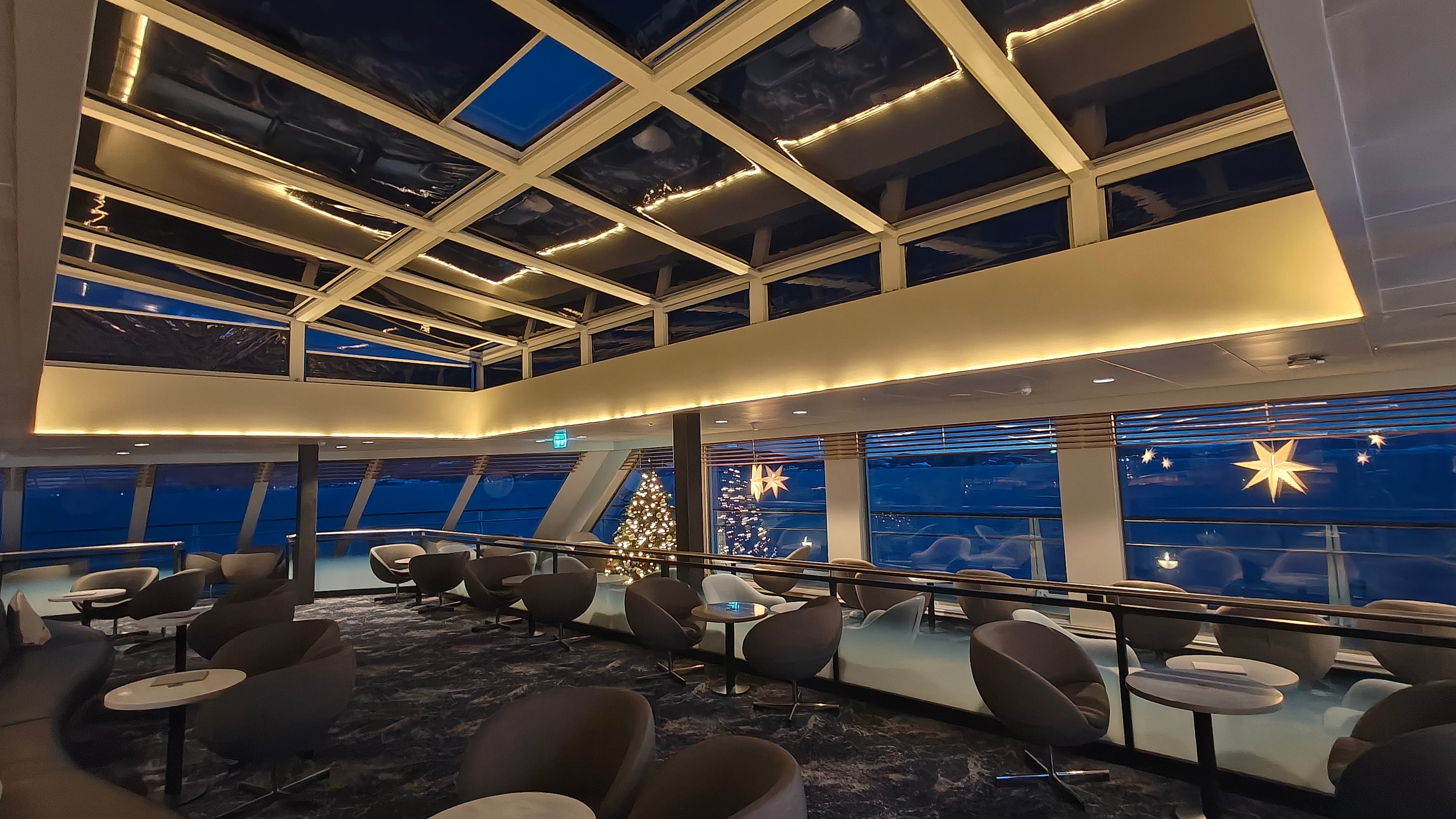 Guests gather in the Havblikk Bar aboard Havila Polaris each evening to swap stories about their daytime activities and hopefully to spot the northern lights