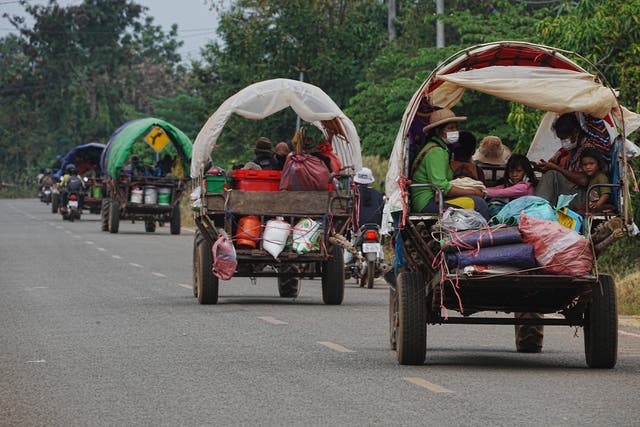 <p>People flee from home following a fighting between Thailand and Cambodia over territorial claims in Oddar Meanchey province, Cambodia </p>