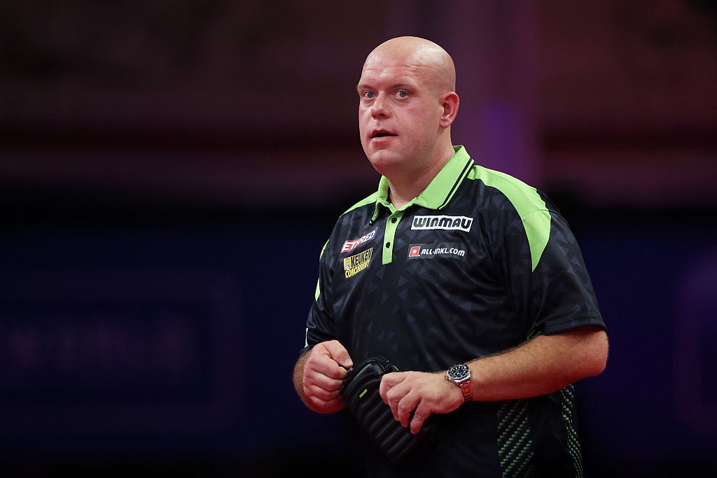 El tres veces ganador Michael van Gerwen es uno de los nueve campeones anteriores que participan en la competición de este año.