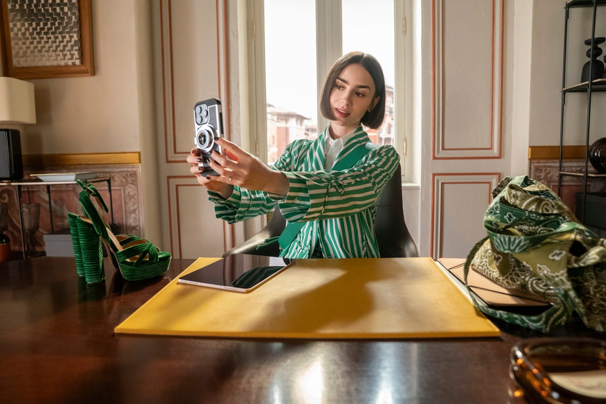 French fashion stylist reveals how to actually look like you’re from Paris French fashion stylist reveals how to actually look like you’re from Paris