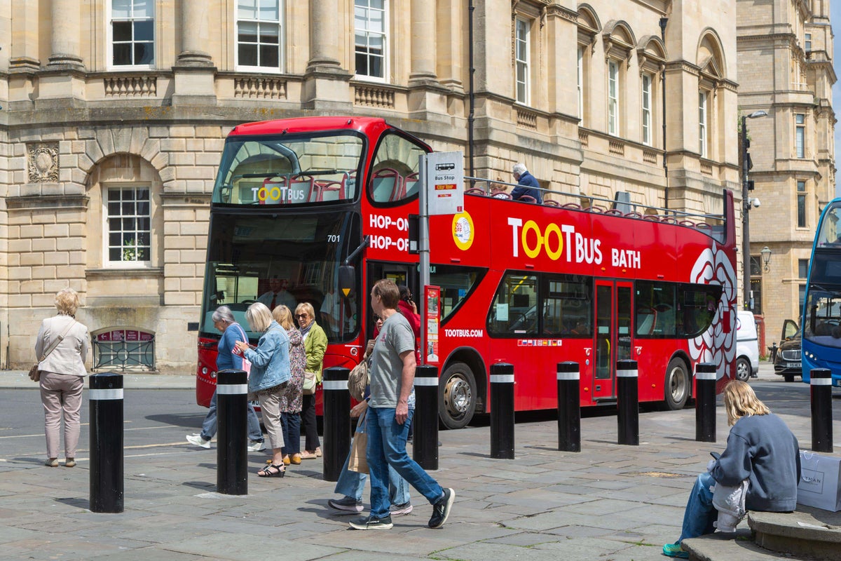 FirstGroup snaps up sightseeing bus operator for £17 million