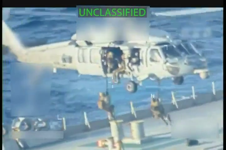 Os Estados Unidos enviaram forças especiais, incluindo helicópteros, para interceptar um petroleiro perto da Venezuela, foi anunciado na quarta-feira.