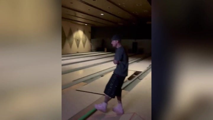 <p>Justin Bieber visits iconic ‘Baby’ bowling alley 15 years after hit song debut.</p>