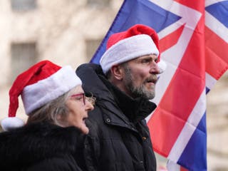 'Concerto de Carol' liderado por Tommy Robinson agora em andamento no centro de Londres