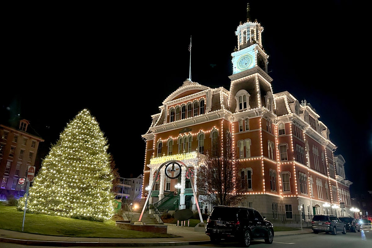 Hallmark holiday movie fans are flocking to Connecticut’s quaint filming locations – UK Times