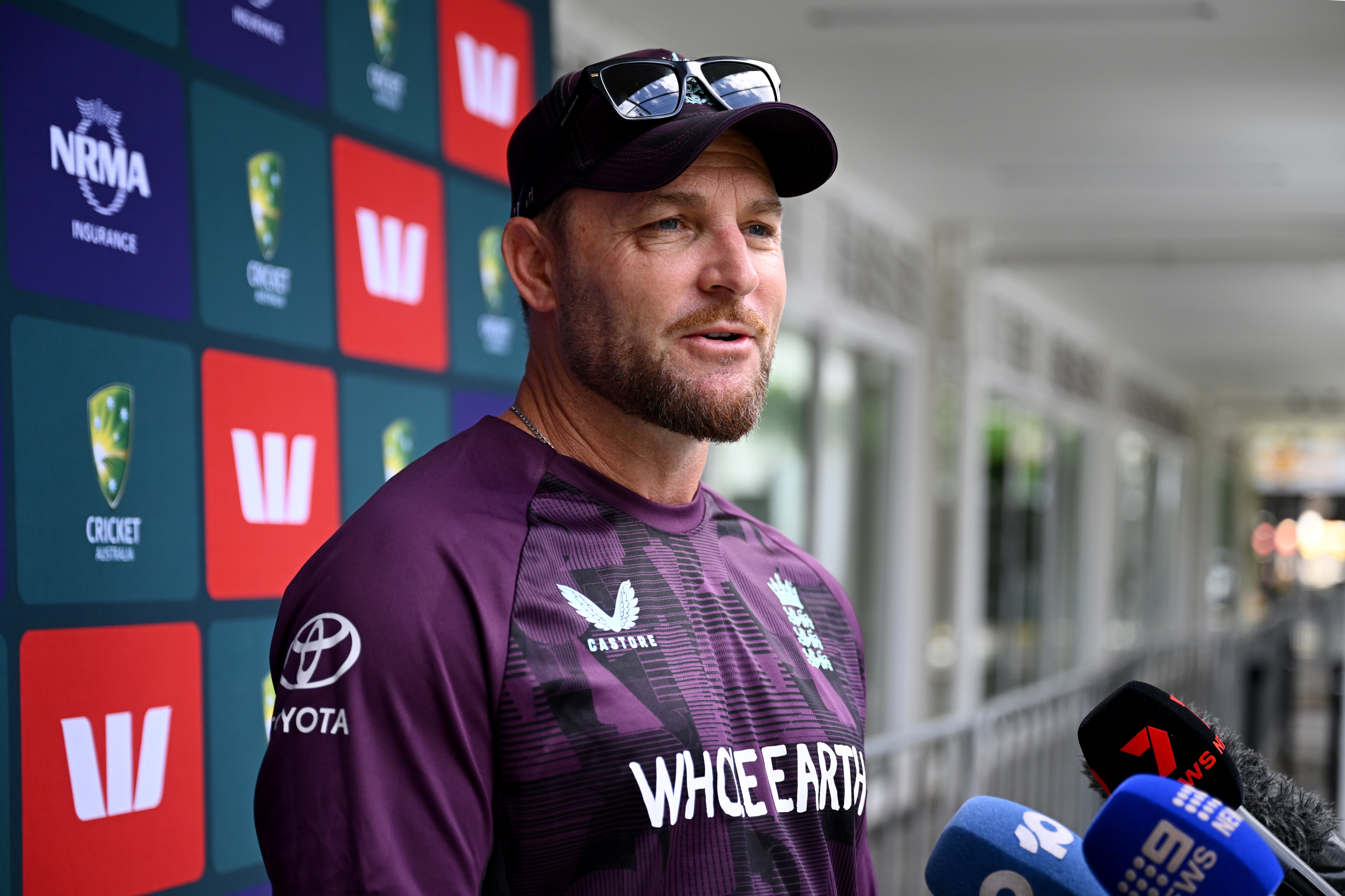 Brendon McCullum mengatakan dia 'tidak mengharapkan' banyak perubahan pada susunan pemain Inggris untuk pertandingan Tes Adelaide