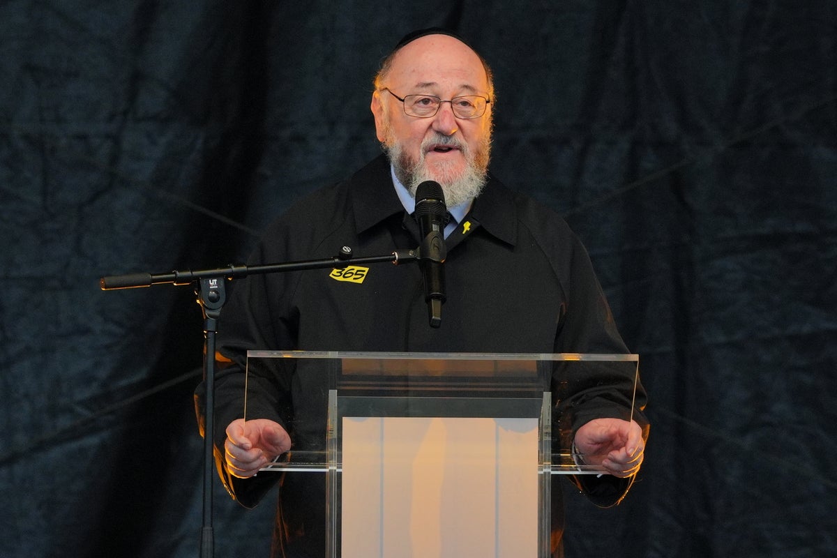 Chief rabbi says family members hid for &lsquo;15 terrifying minutes&rsquo; during Bondi Beach shooting