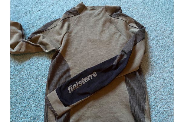 best thermals indybest review Finisterre women's Ria seamless baselayer