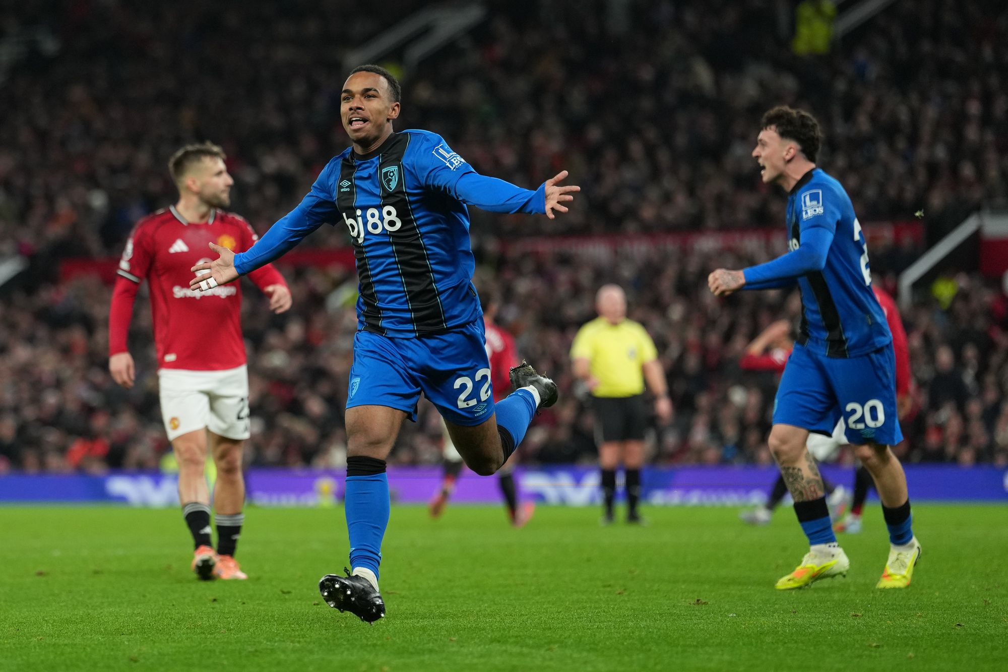 Man Utd and Bournemouth share the spoils after eight-goal thriller