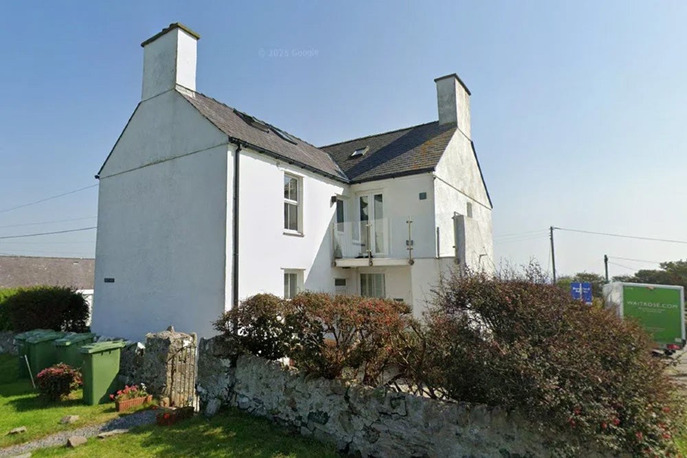 <p>A family has taken an unconventional approach to selling their property by launching a raffle with tickets priced at just £5 each.</p>