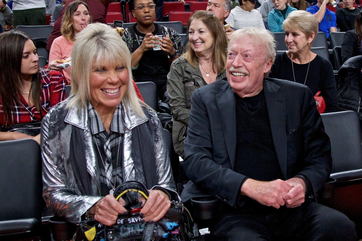 Phil and Penny Knight's donation tops the Chronicle of Philanthropy's list of 2025's biggest gifts