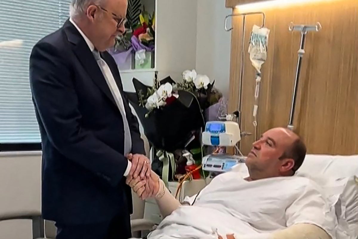 Australian PM meets hero shopkeeper who tackled Bondi Beach gunman