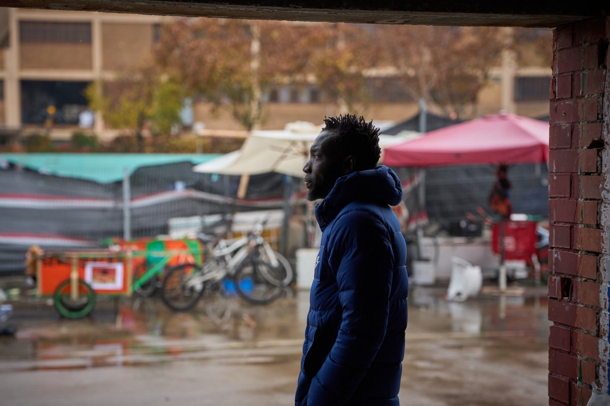 Spanish police evict hundreds of migrants from squat deemed a safety hazard