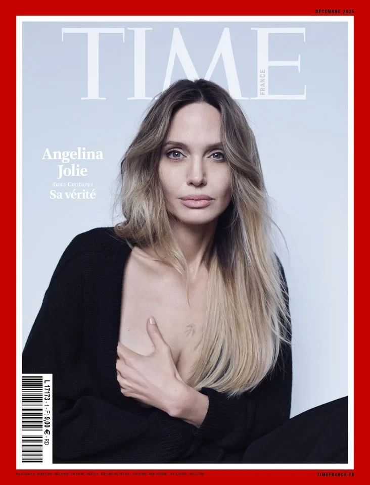 Angelina Jolie revealed her double mastectomy scars for the first time on the cover of 'Time France'