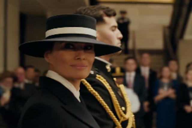 <p>El primer tráiler de ‘Melania’, un documental sobre la primera dama, se estrenó el miércoles y generó reacciones divididas. Algunos admiradores elogiaron su elegancia, mientras que los críticos cuestionaron por qué se hizo la película </p>