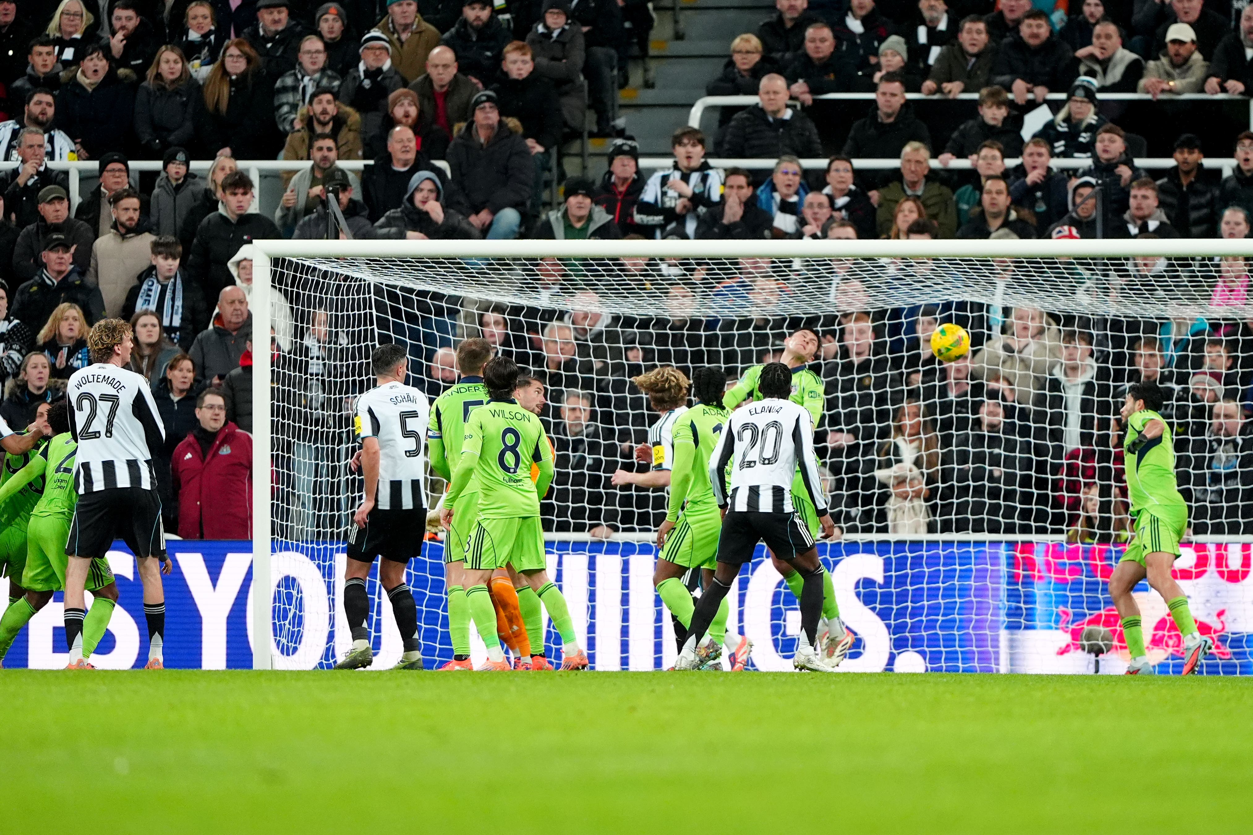 Newcastle derrotó a Fulham con un gol en el tiempo de descuento cortesía de Lewis Miley
