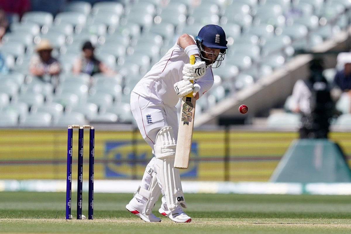 England&rsquo;s top-order toppled again to leave Ashes hopes on lifeline