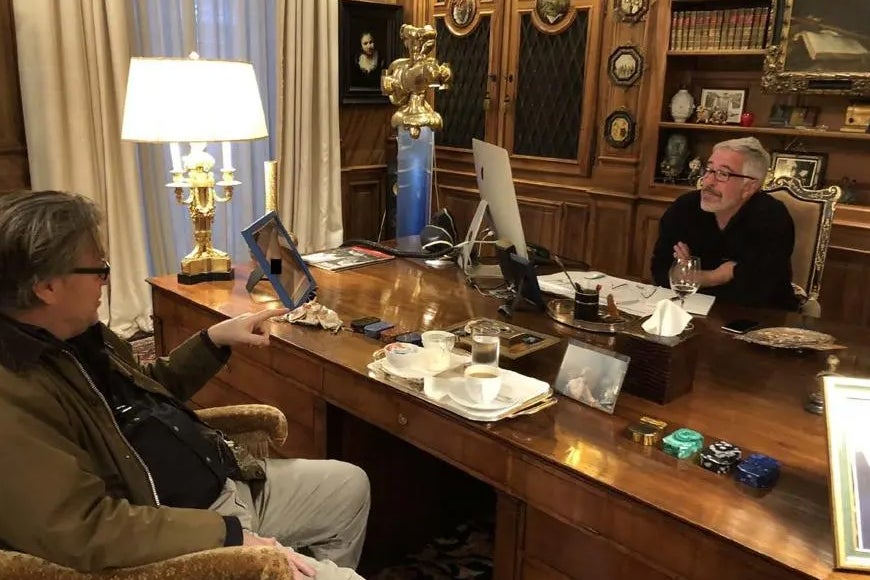 Steve Bannon e Jeffrey Epstein supostamente discutiram a possibilidade de trazer a 25ª Emenda contra Donald Trump durante seu primeiro mandato, de acordo com novos arquivos de Epstein