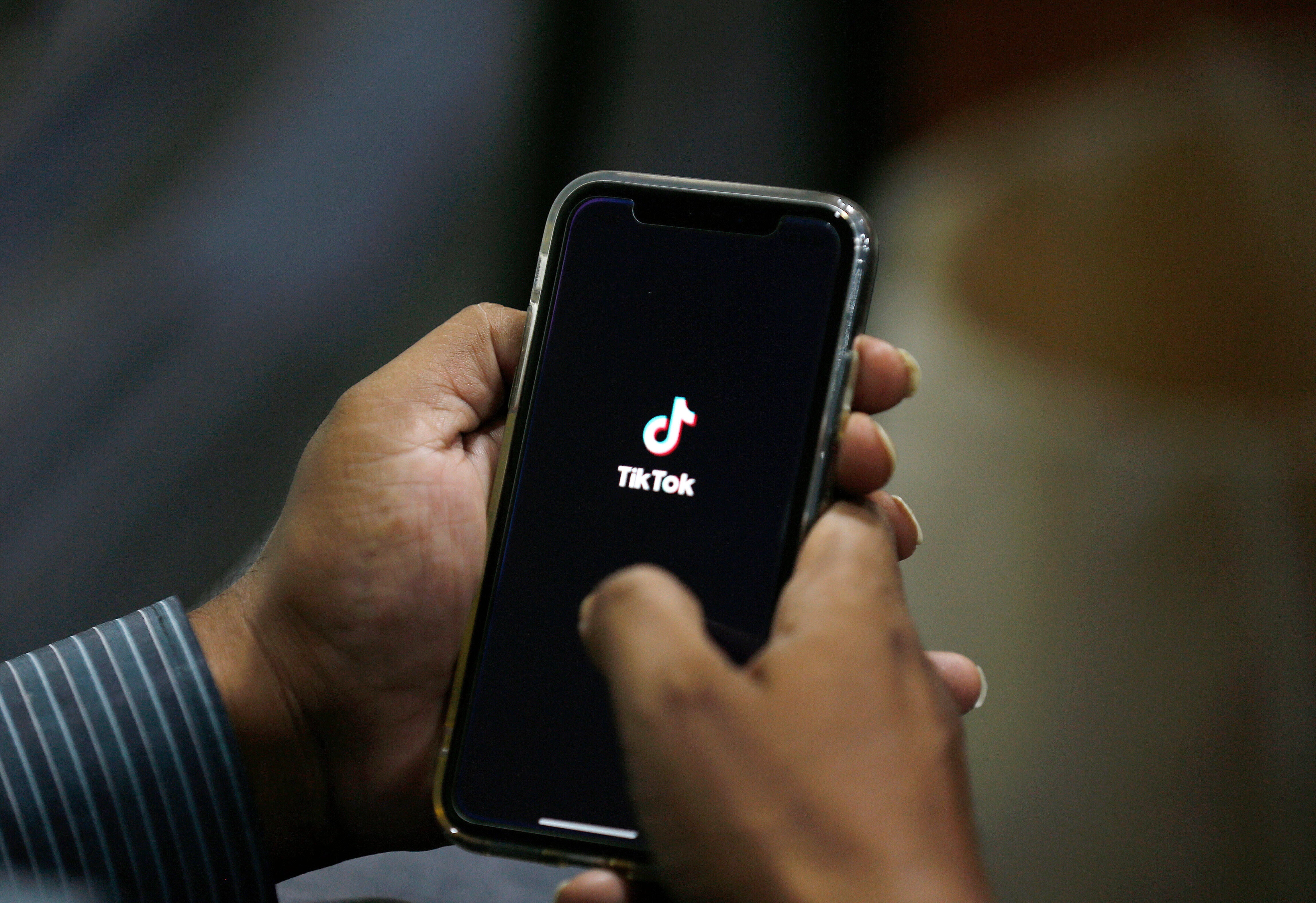 <p>California Gov. Gavin Newsom has initiated an investigation into whether TikTok's alleged censorship violates state law, while TikTok attributes user issues to a power outage</p>