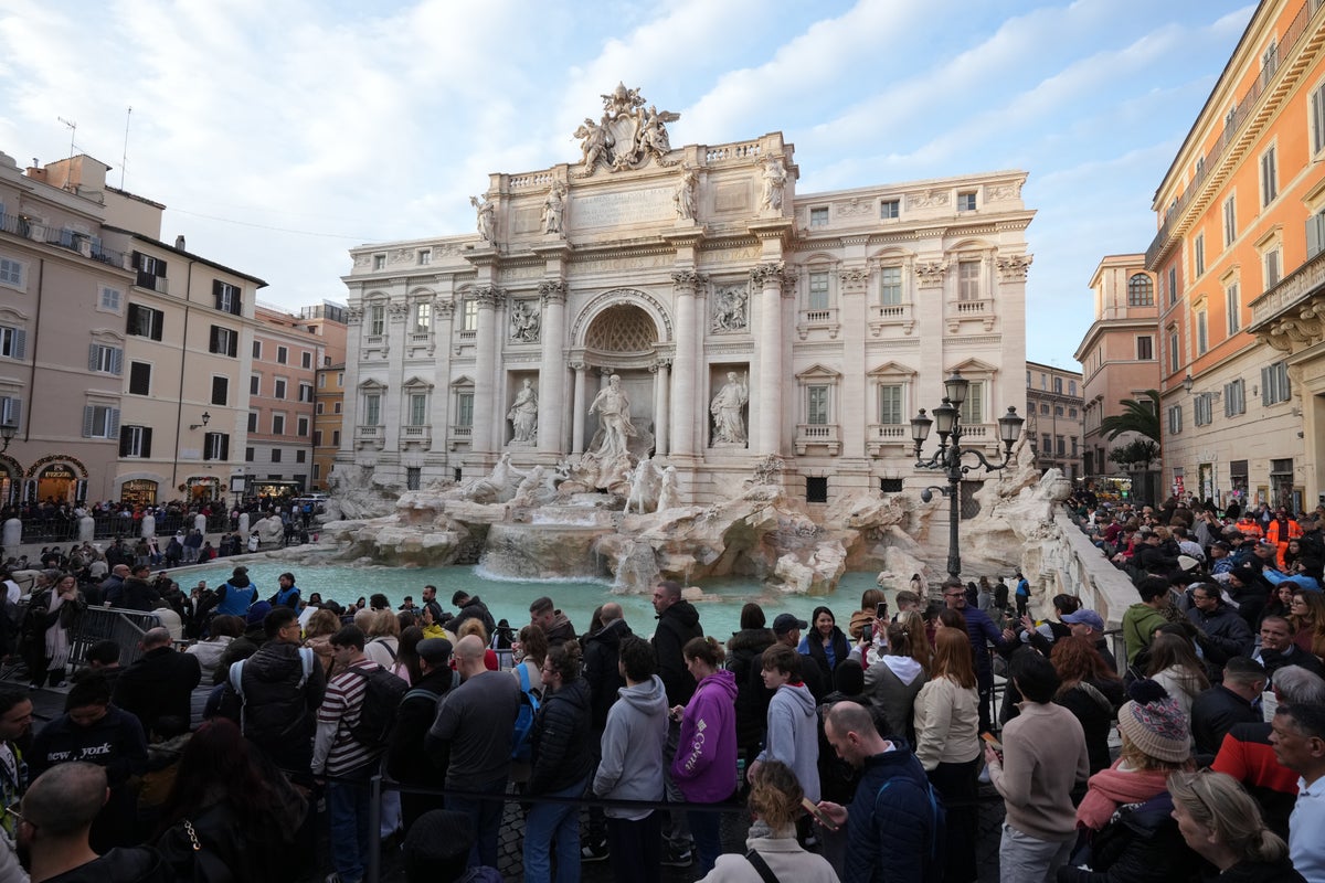 Rome brings in €2 tourist charge to see world famous Trevi fountain