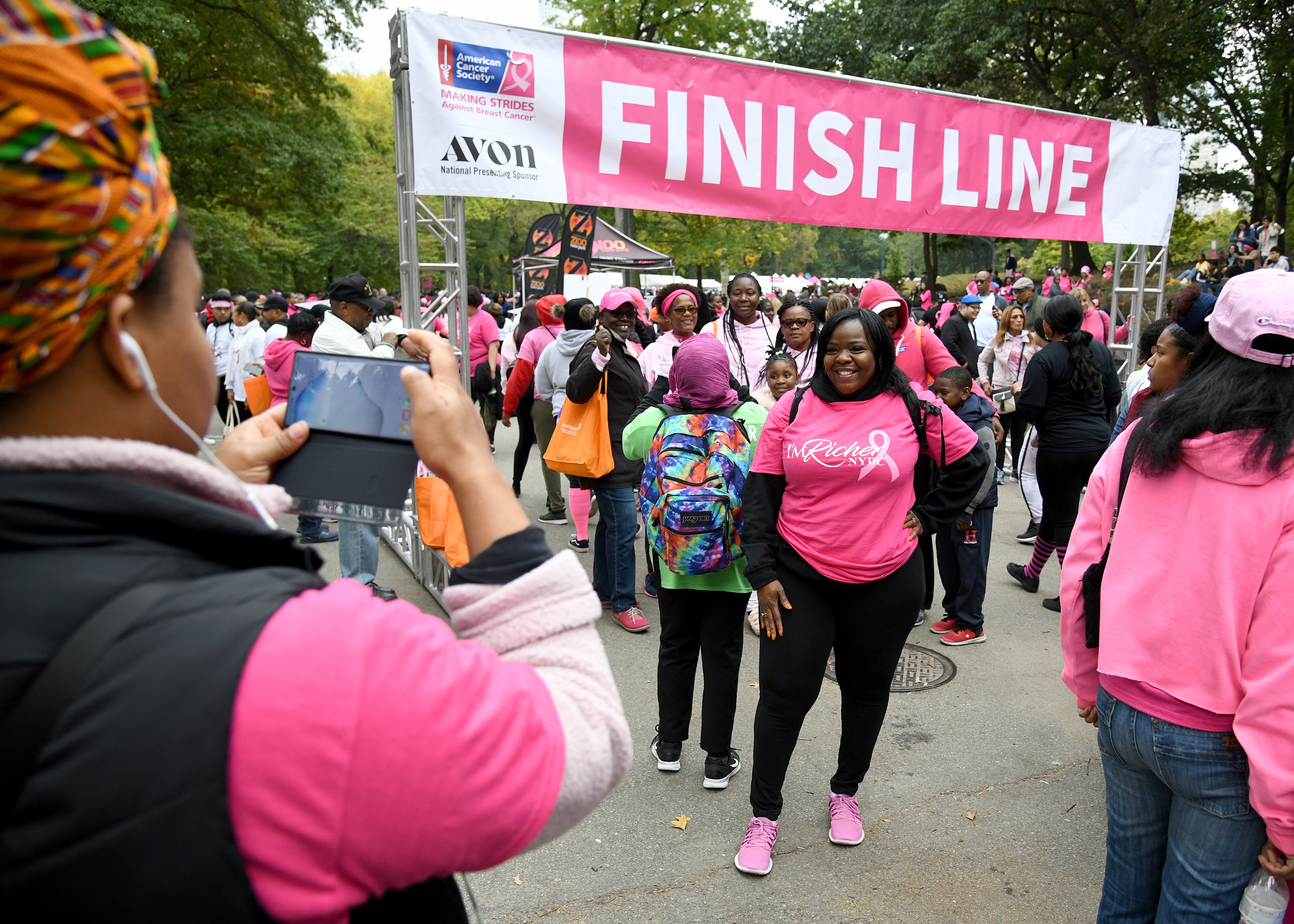 A new way to screen for breast cancer could transform clinical practices, researchers say. Now, the annual mammogram plan is being questioned.