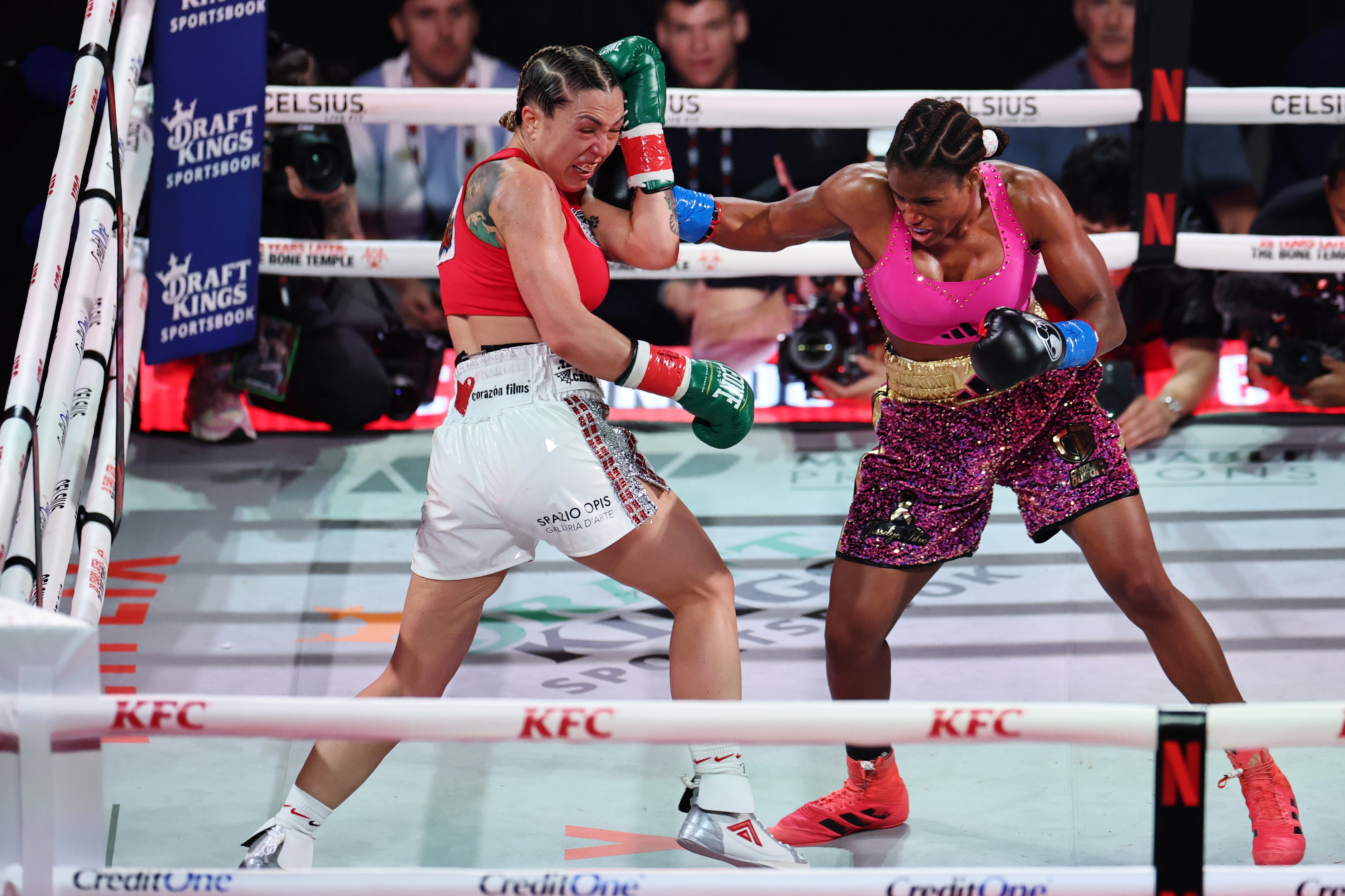 Caroline Dubois (right) taking on Camila Panatta