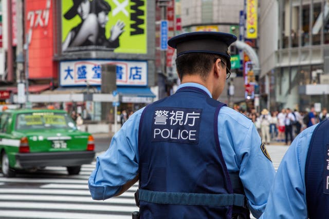 <p>Archivo. Policía japonesa en el cruce de Shibuya en Tokio</p>