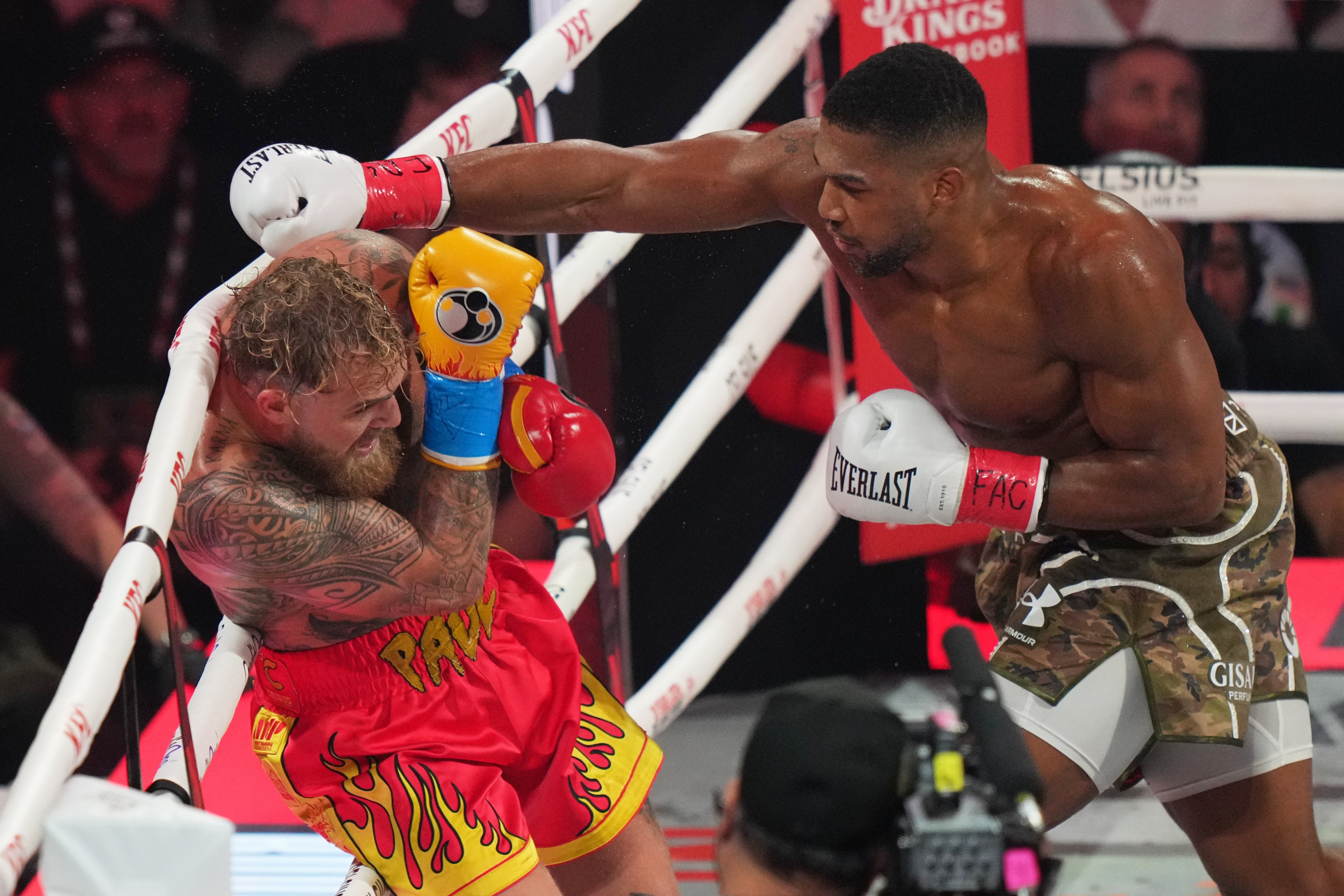 Joshua repeatedly failed to land clean on Paul in the early rounds
