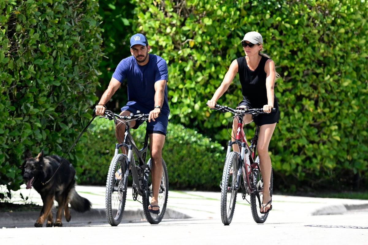 Gisele and Joaquim are married! Supermodel ties the knot with jiu-jitsu instructor after baby and three-year romance Gisele and Joaquim are married! Supermodel ties the knot with jiu-jitsu instructor after baby and three-year romance