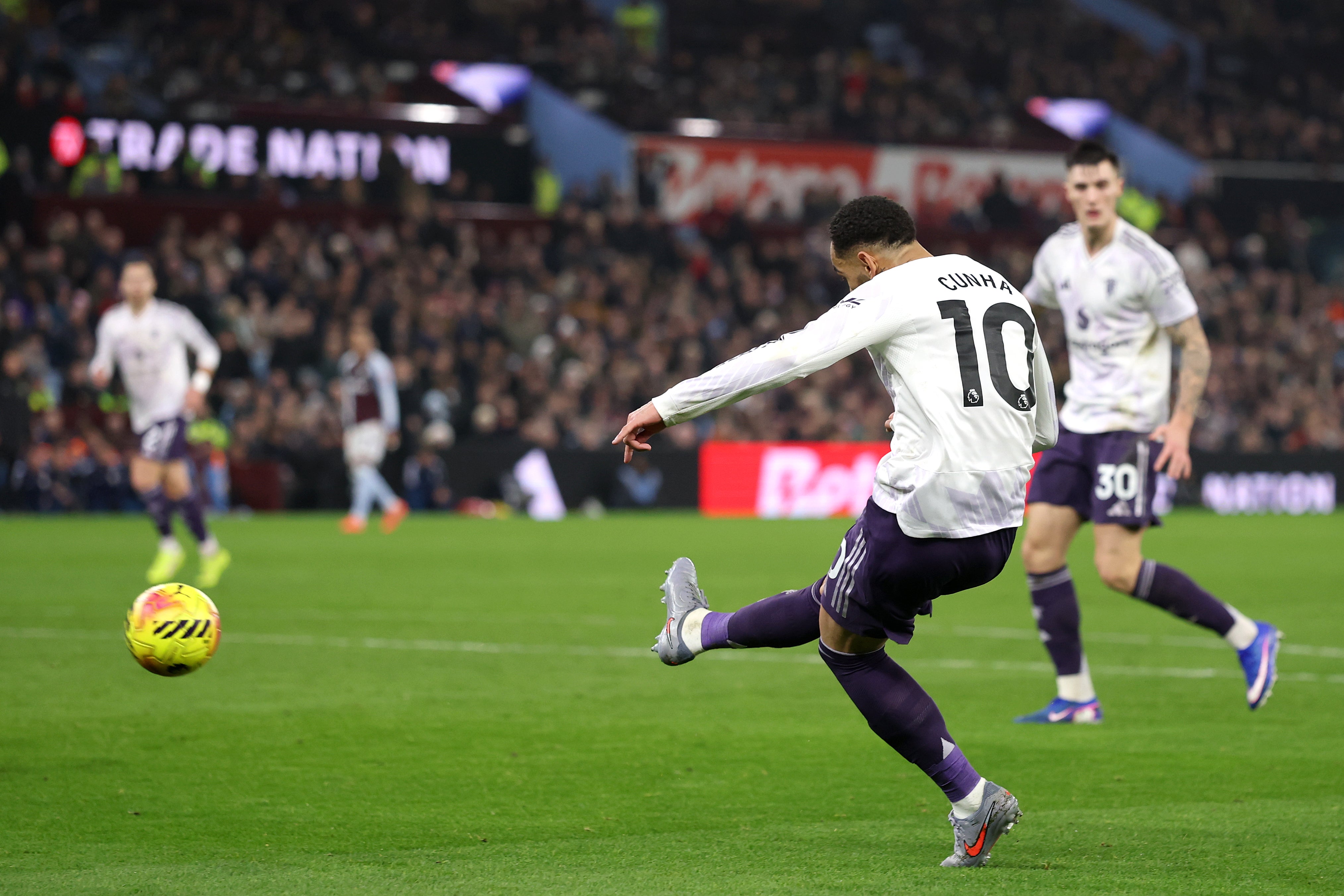 Matheus Cunha empató para Man Utd apenas tres minutos después del primer gol de Rogers