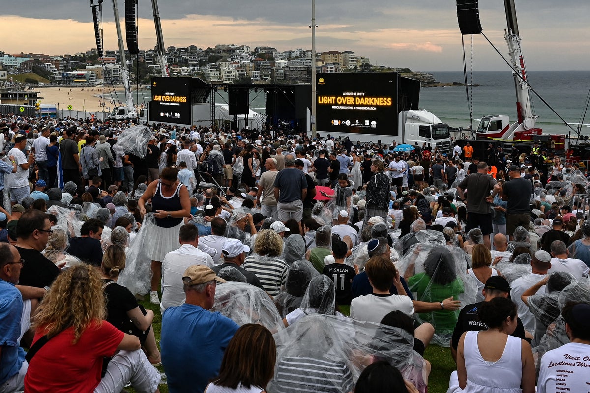 Families of Bondi Beach victims demand more action on antisemitism and security 