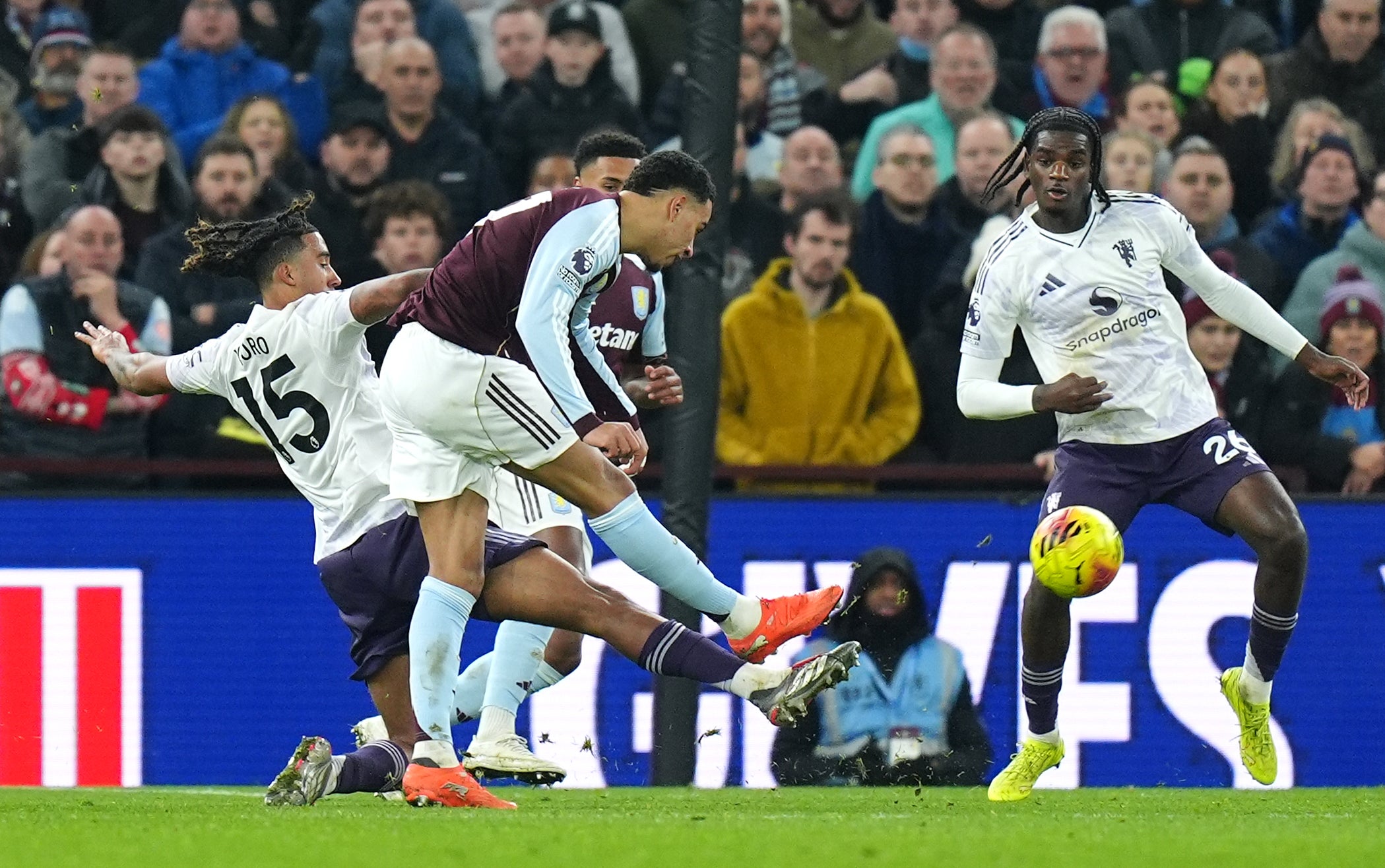 Rogers anotó un segundo gol brillante para asegurar los puntos para Villa
