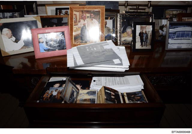 <p>This image was deleted from Epstein files</p>