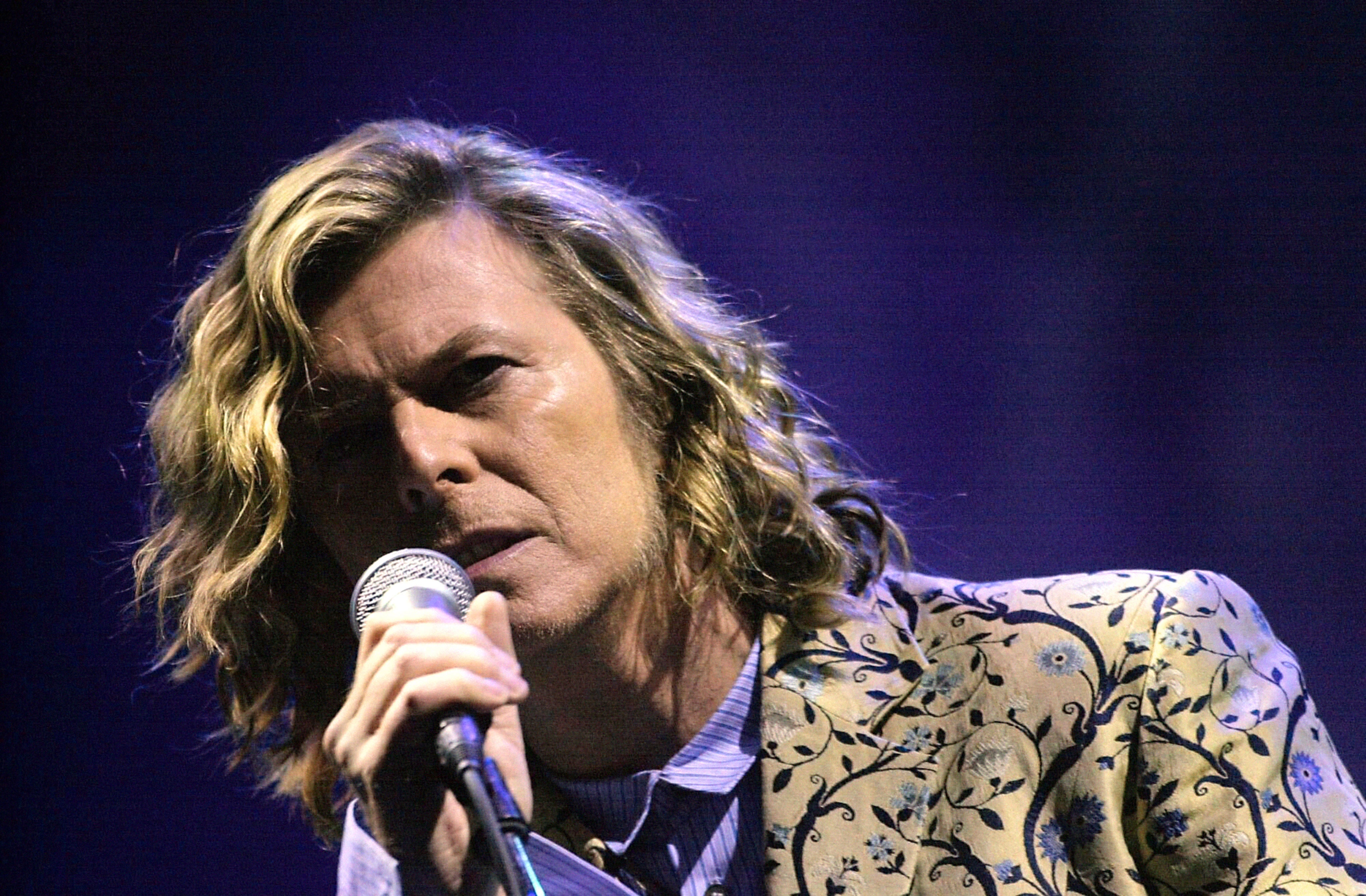 Bowie performing during his Glastonbury headline slot in 2000
