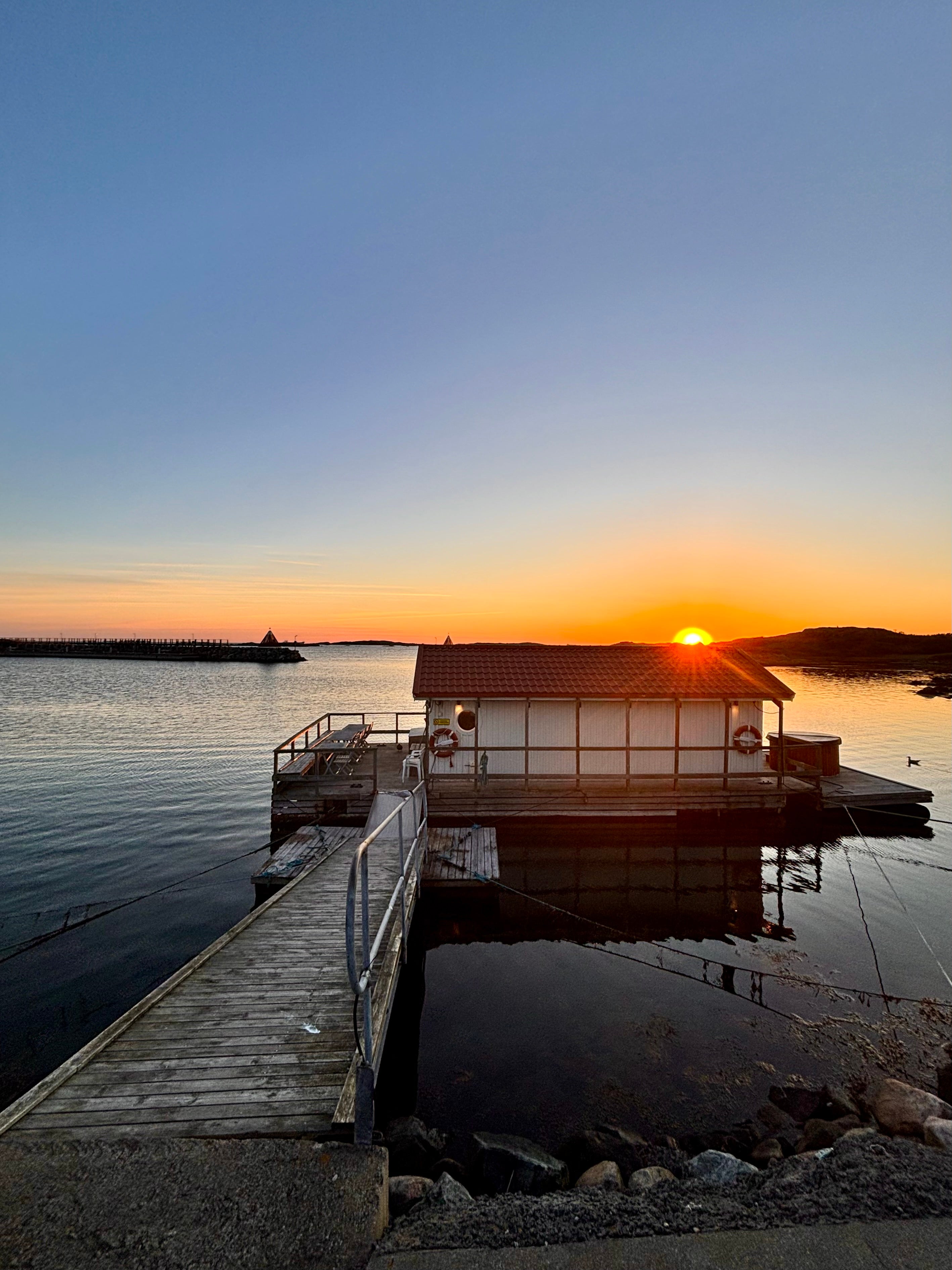 Kajkanten has a floating sauna and hot tub available to hire all year round
