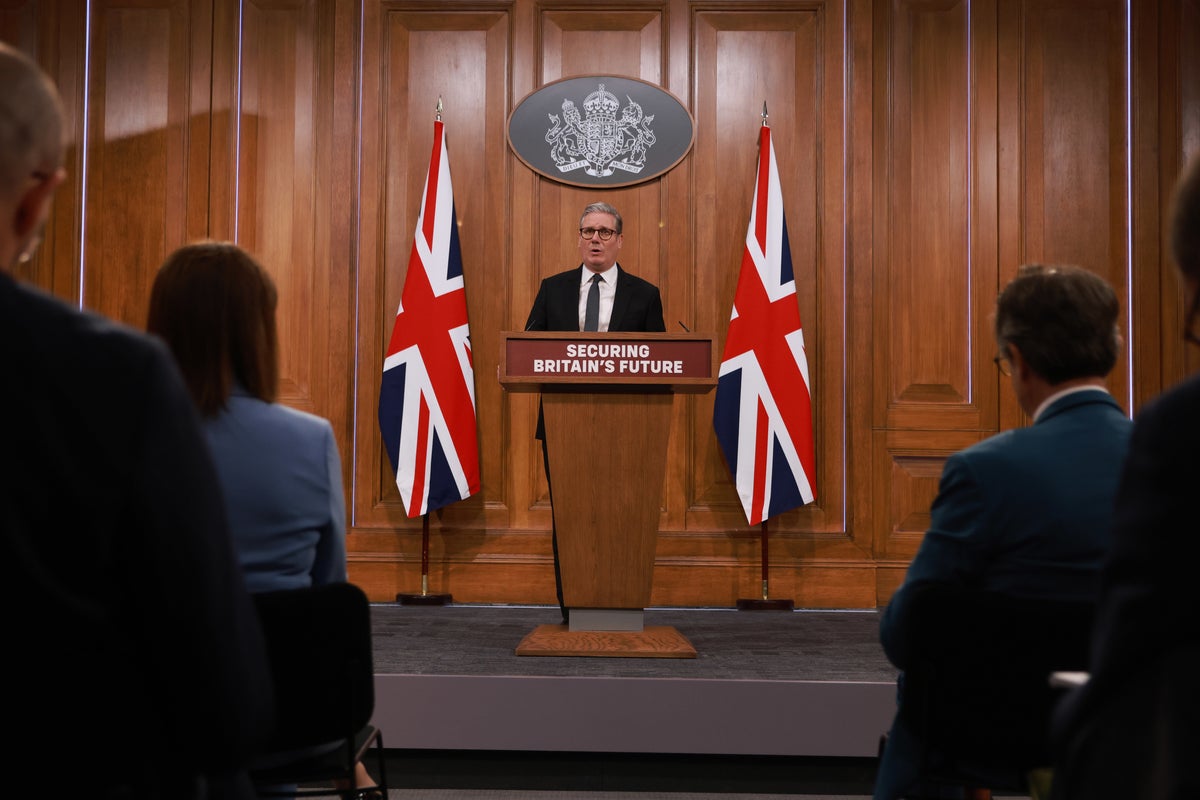 Starmer to set out UK response to Trump tariffs in press conference