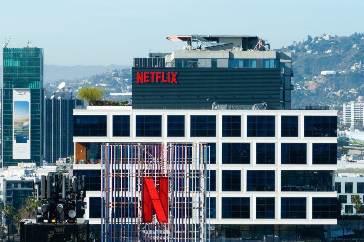 Netflix considering amending bid in Warner Bros acquisition to make all cash offer