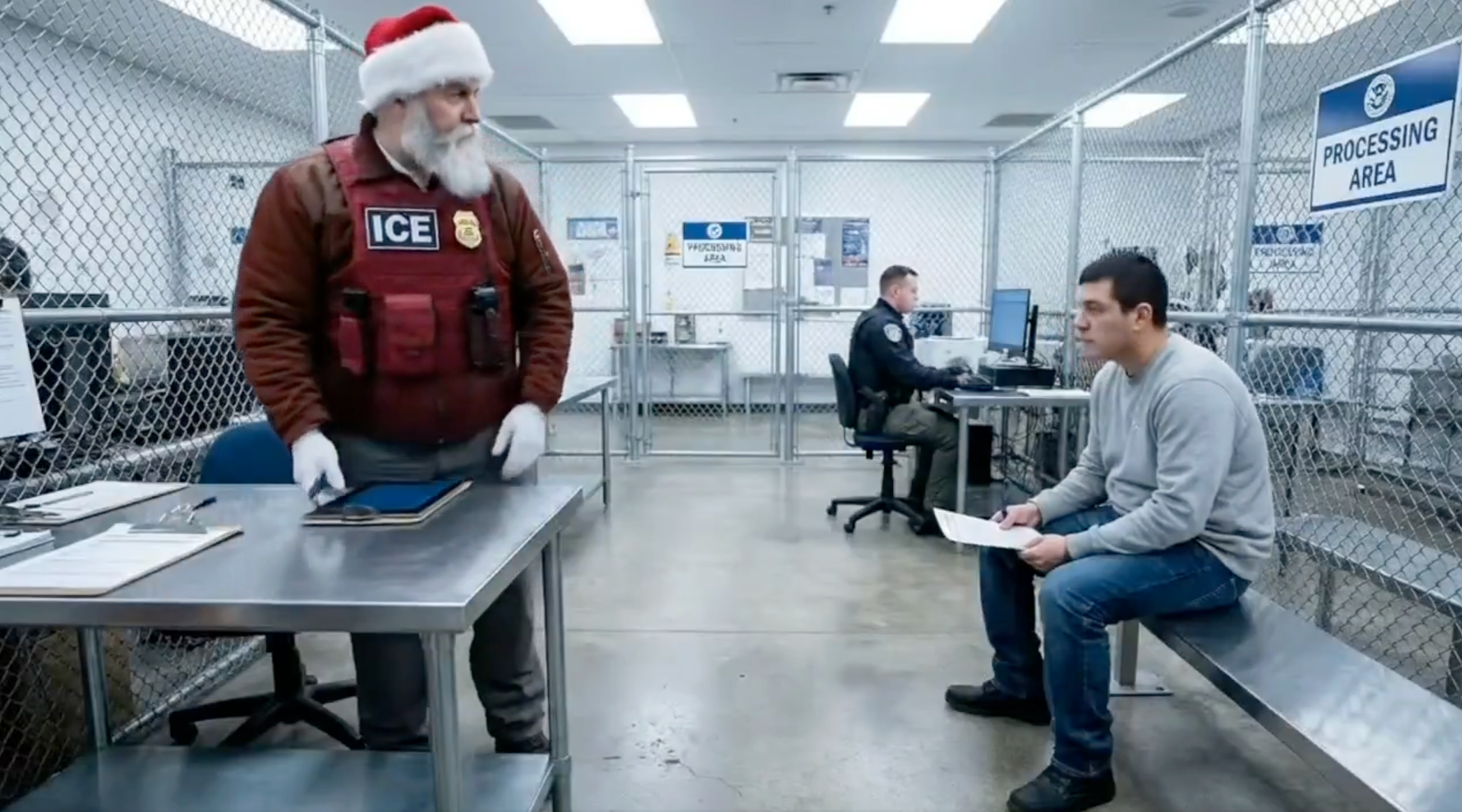 A imagem gerada por IA mostra o Papai Noel vestindo um tradicional terno vermelho e uma barba branca, com o logotipo do ICE no peito.