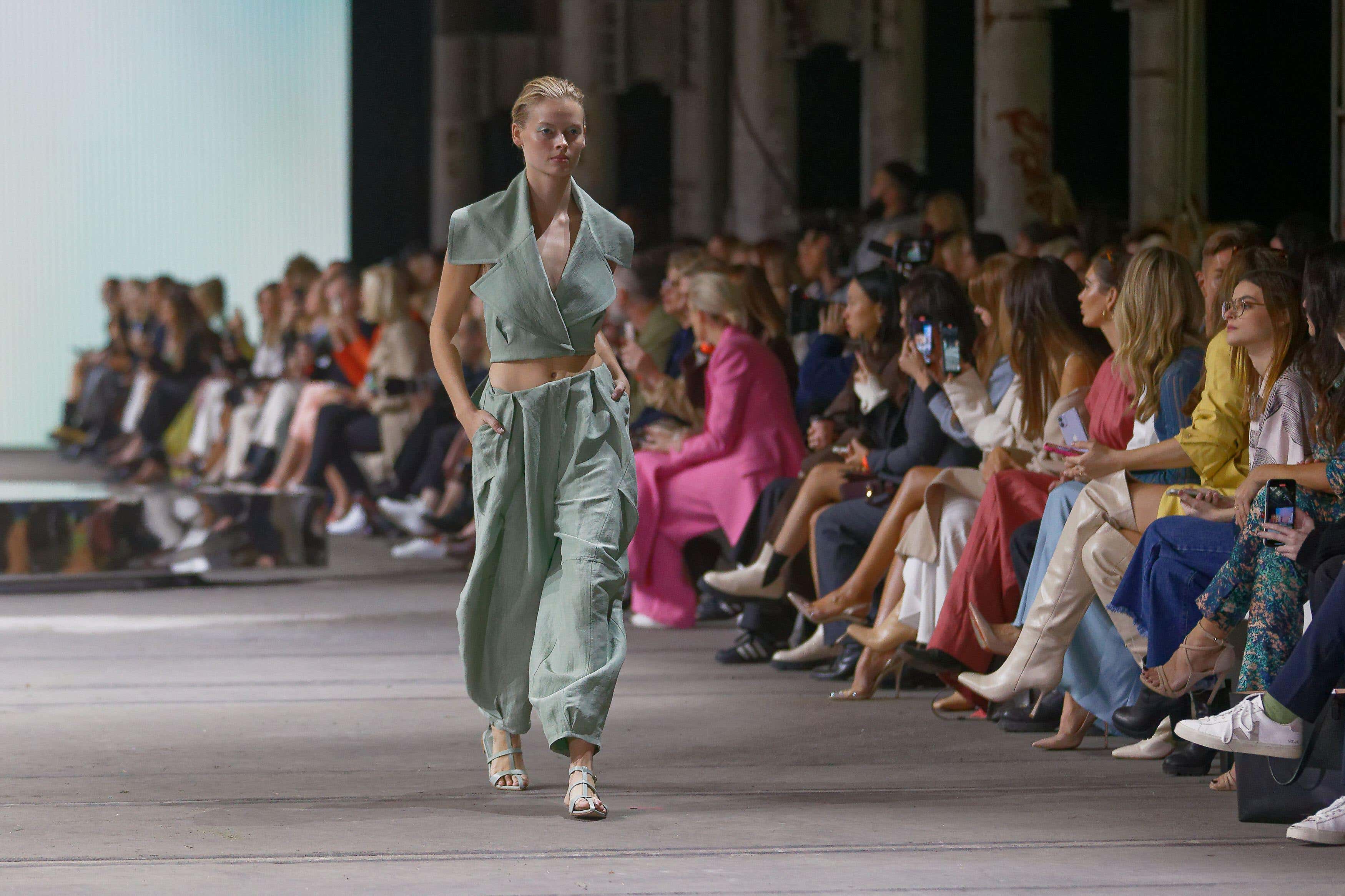 Balloon pants have dominated the fashion week runways. Holly Magson walks the runway in balloon pants