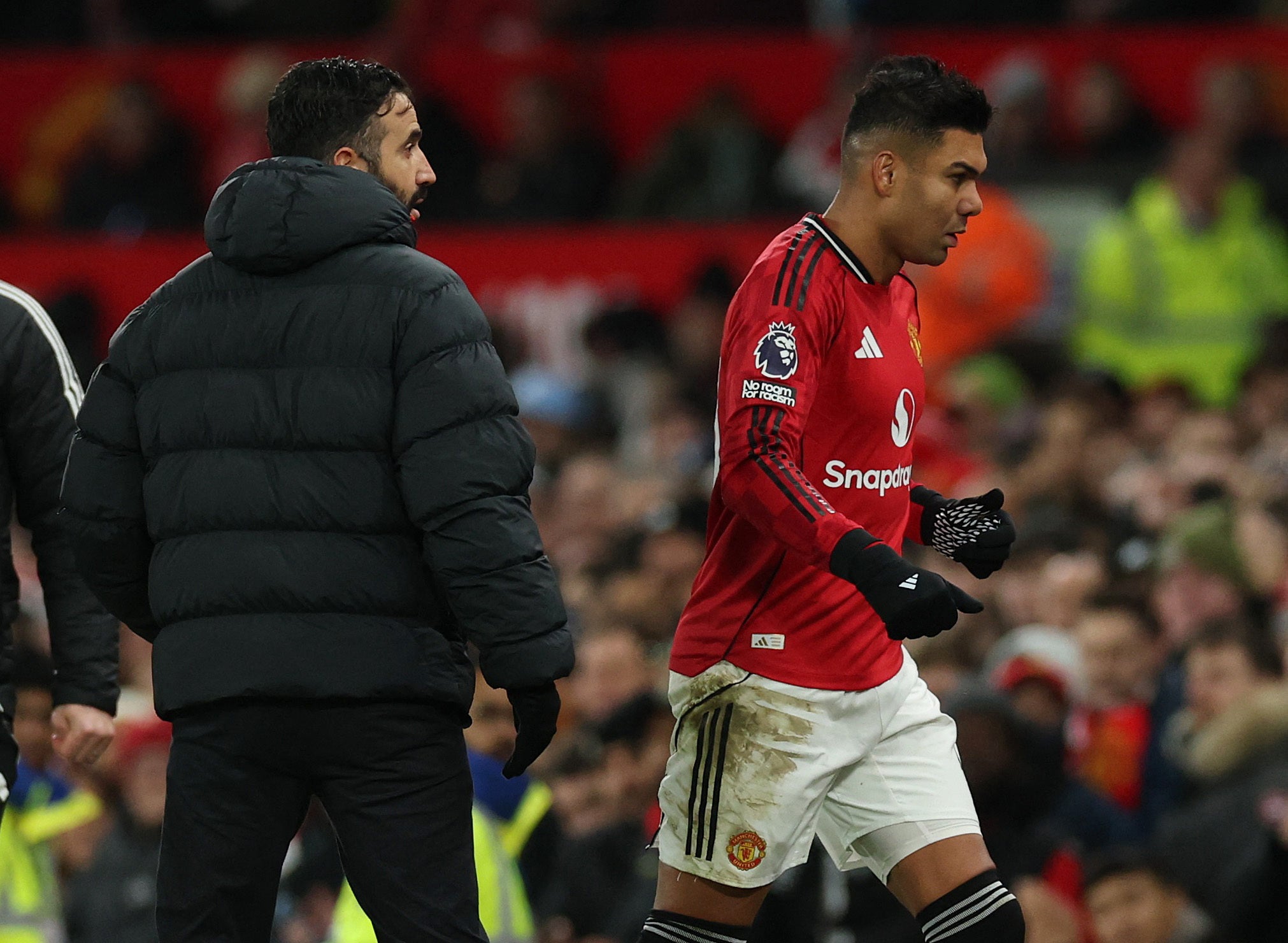 Цасемиро је изгледао запањено што је замењен, али су Аморимове замене завршиле посао