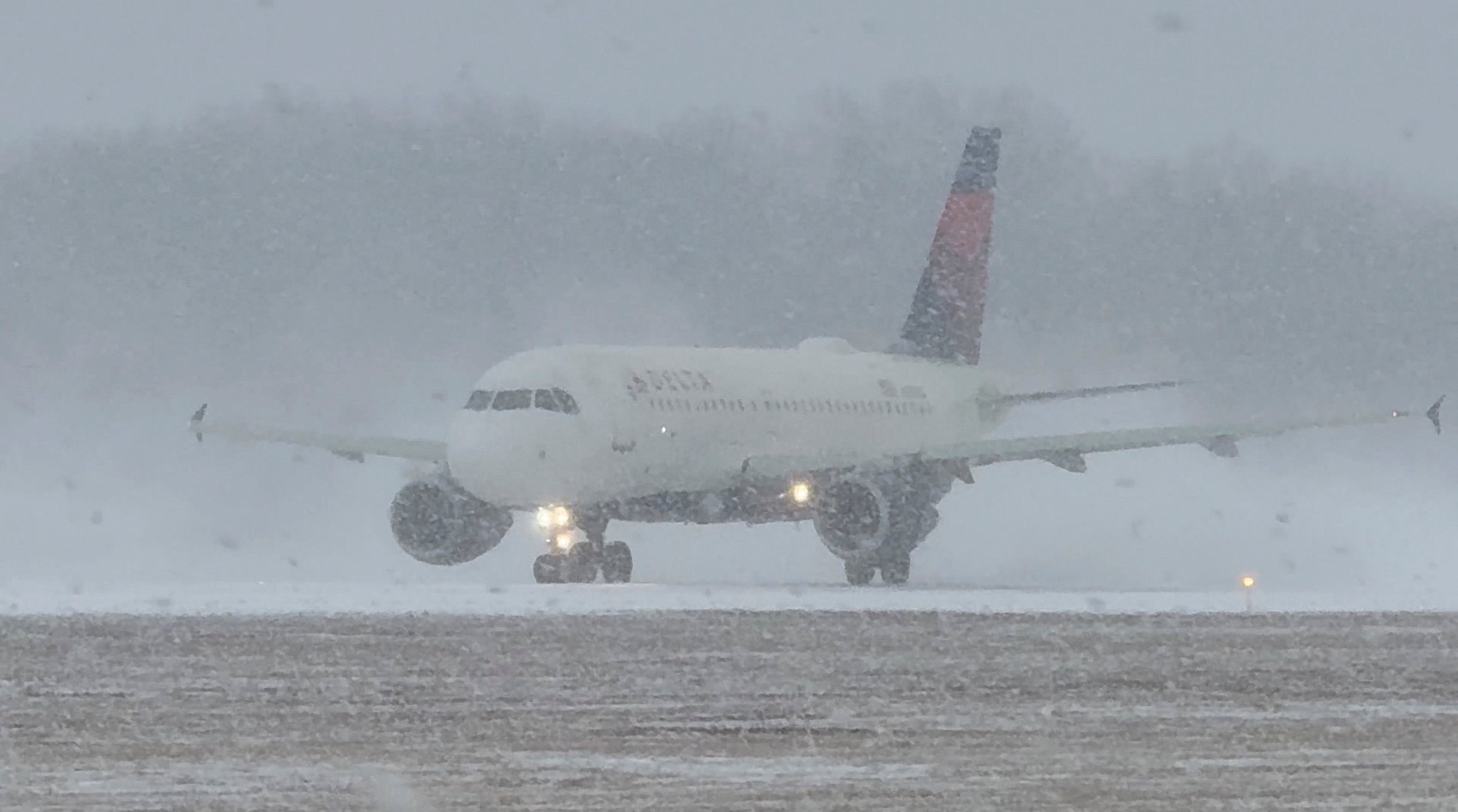 Thousands of flights delayed or canceled as snow sweeps Northeast