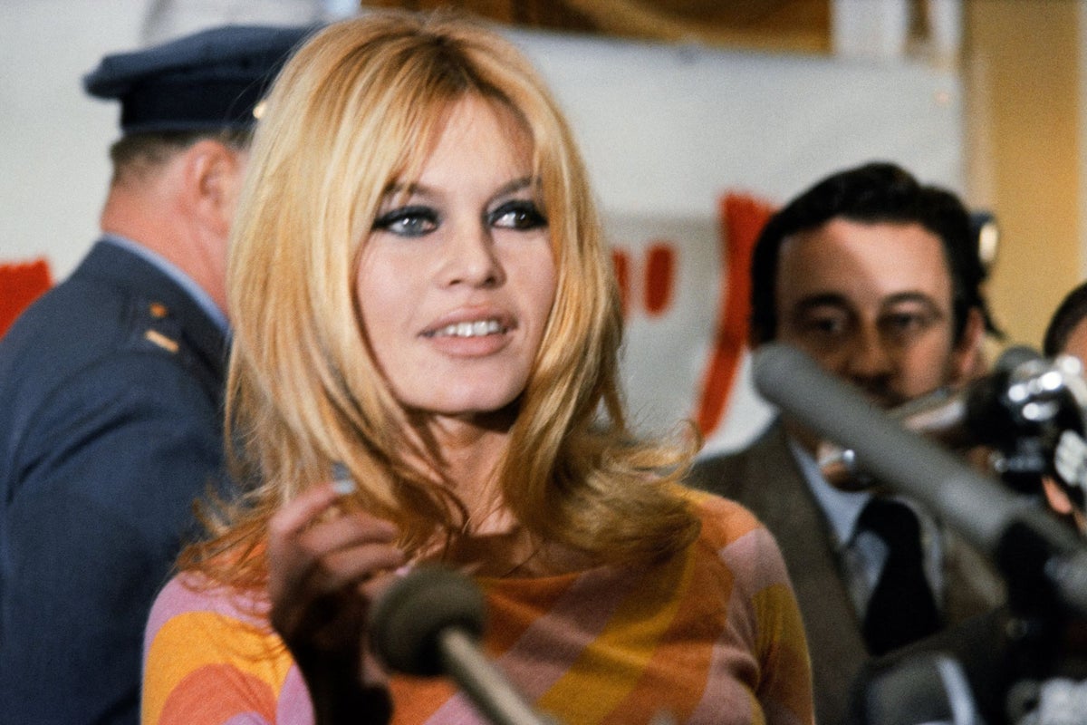 Brigitte Bardot tribute booed at the C&eacute;sars, France&rsquo;s version of the Oscars 
