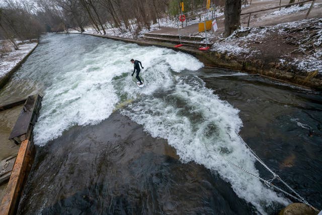 ALEMANIA-SURFISTAS