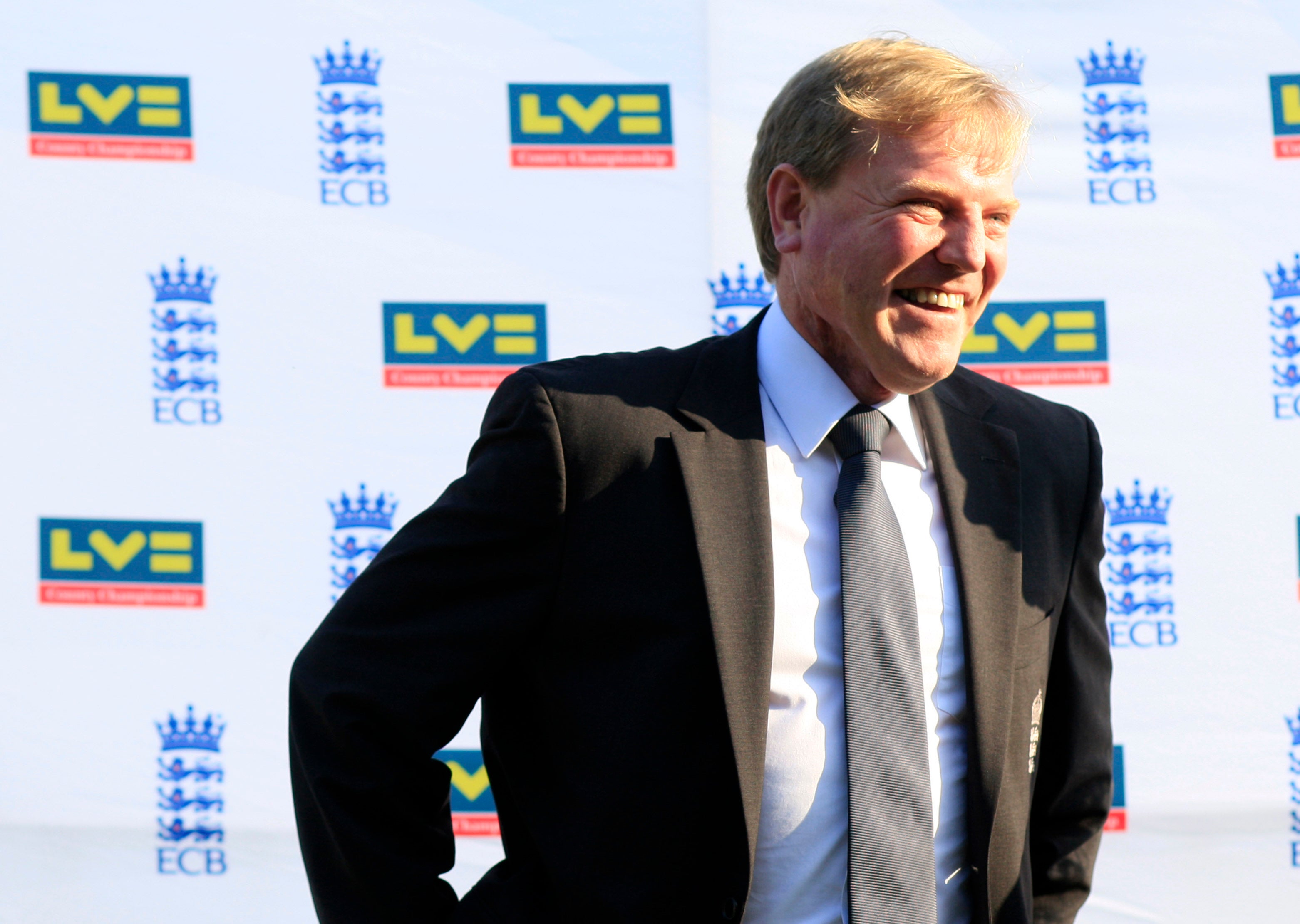 Former England and Glamorgan batter and ECB boss Hugh Morris dies, aged 62