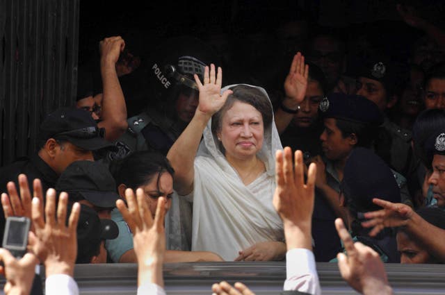 <p>File. Khaleda Zia waves to supporters after her arrest in Dhaka in 2007</p>