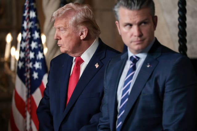 <p>El primer ataque terrestre conocido dentro de Venezuela se suma a una estrategia militar letal bajo el presidente Donald Trump y el secretario de Defensa Pete Hegseth dirigida contra presuntas embarcaciones que transportan drogas y por la que han muerto más de 100 personas desde septiembre</p>